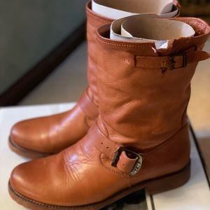 FRYE VERONICA SHORTIE 8.5